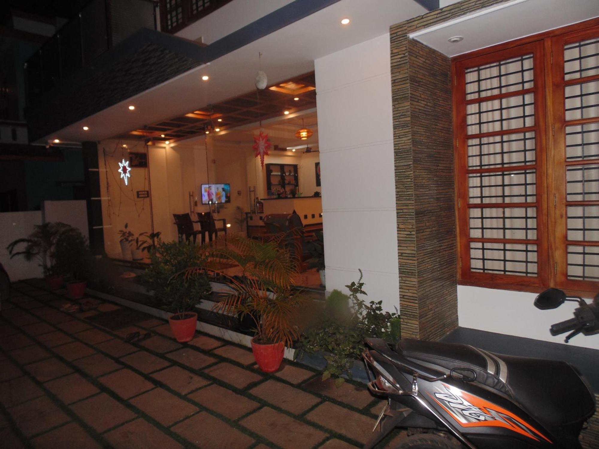 White House Residency Hotel Varkala Ngoại thất bức ảnh